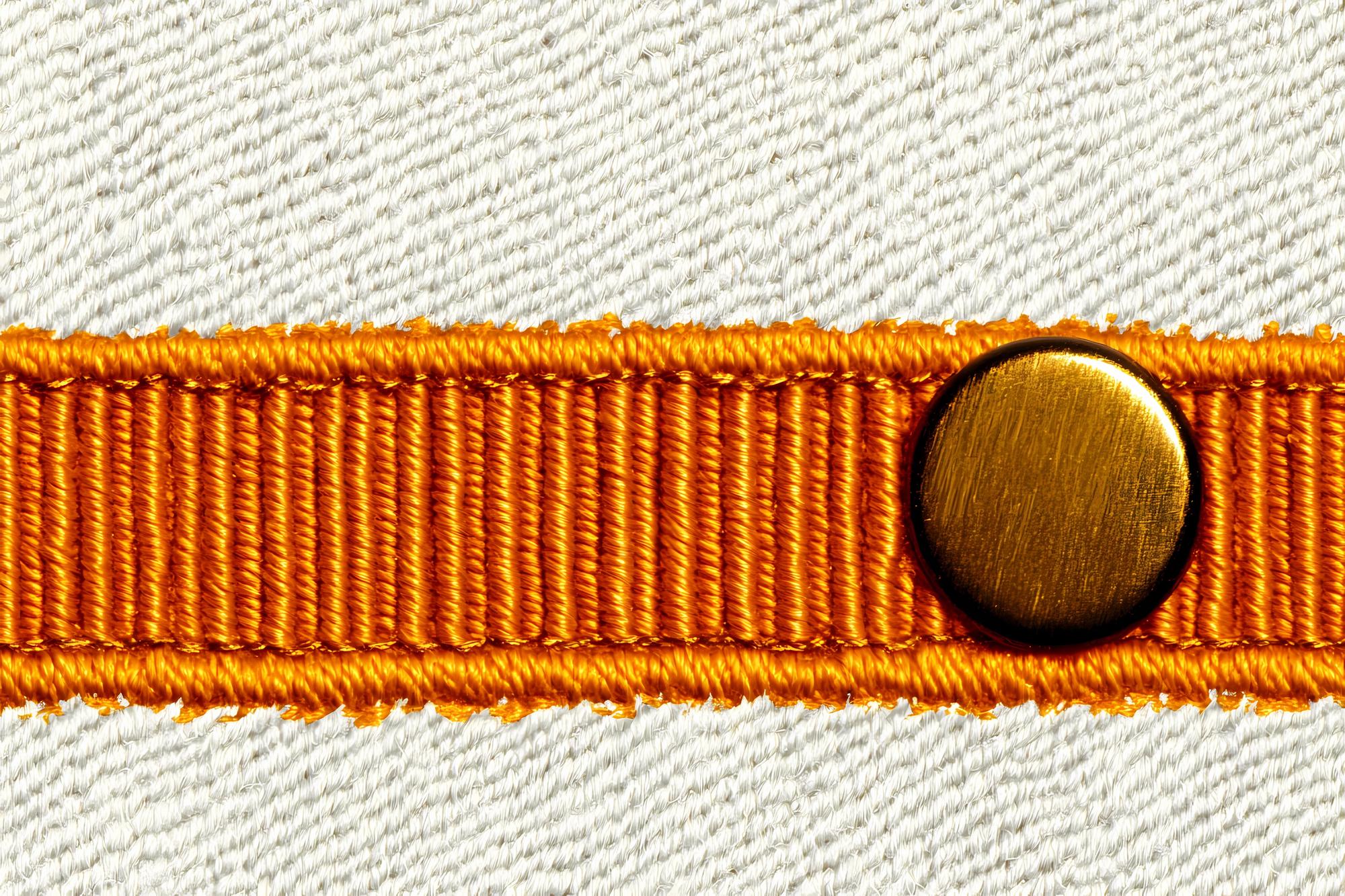 Patch ricamato con effetto metallizzato